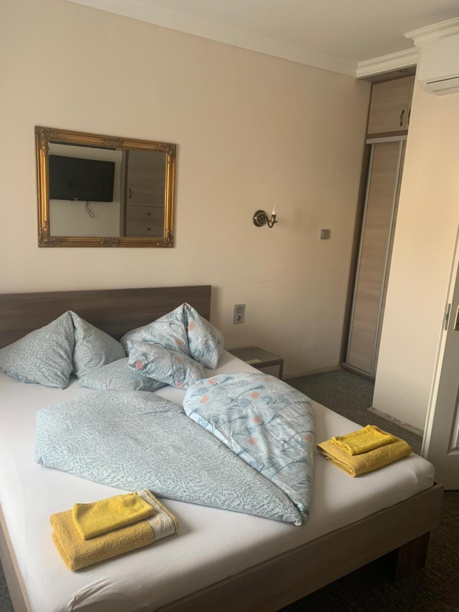 Aradi Vendeghaz Hotel Miskolc Luaran gambar