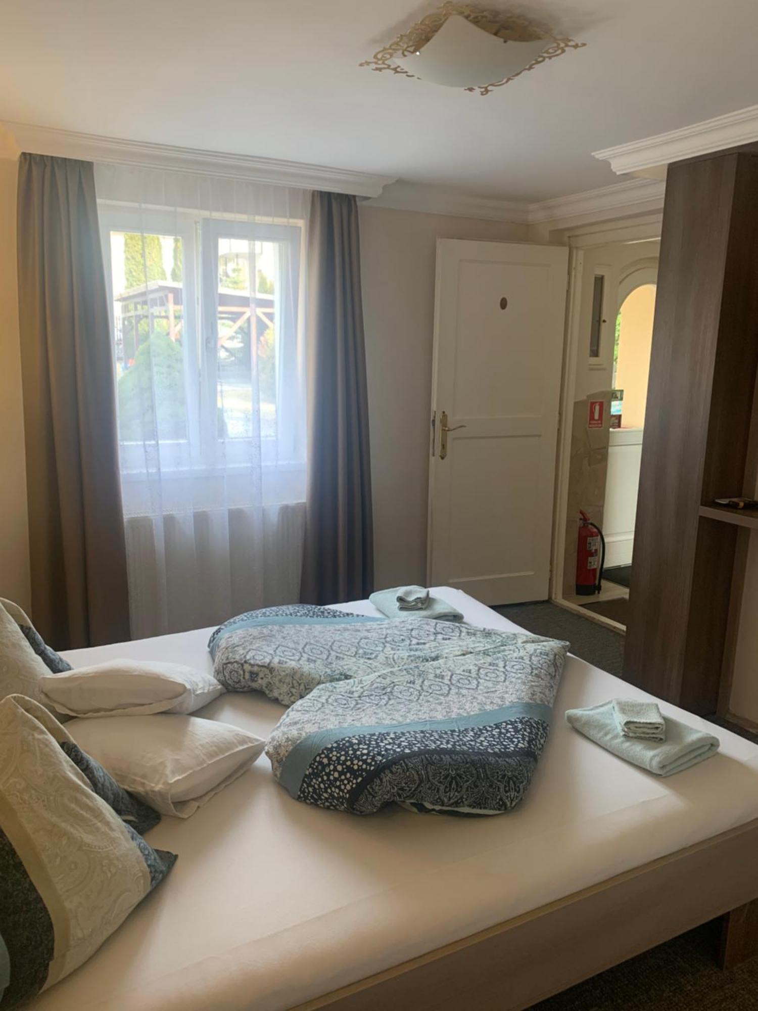 Aradi Vendeghaz Hotel Miskolc Luaran gambar